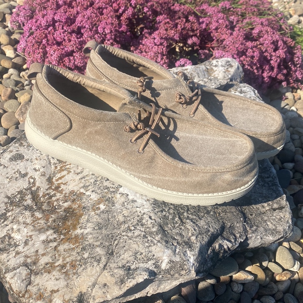 NWT Itazero casual men shoes size 13W.  A21M112